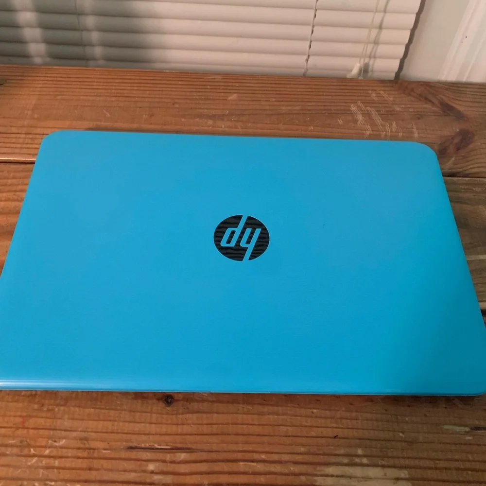 Hp Laptop Aqua.In great condition no scratches or bugs.